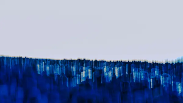 BLEU ORAISON – Découvrez des photos en AVANT-PREMIÈRE.
