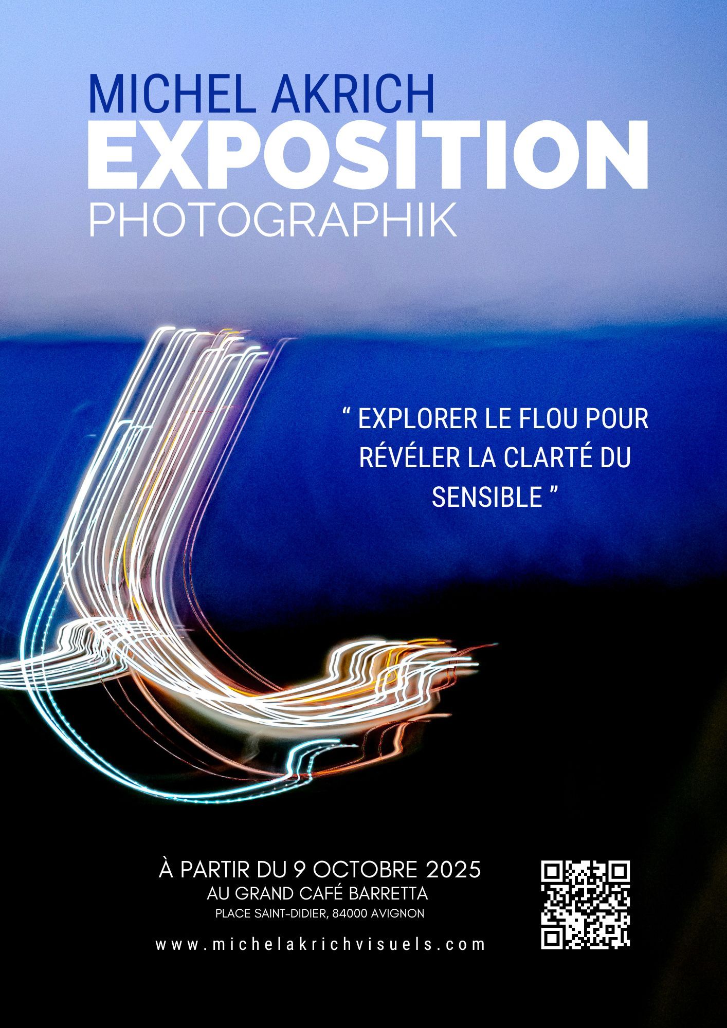 Accrochage de l'Xposition photo, "Le flou n'est pas une idée abstraite – Part.1", au Grand Café Barretta d'Avignon