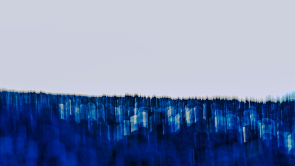 BLEU ORAISON – Découvrez des photos en&nbsp;AVANT-PREMIÈRE.